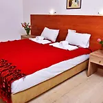 فندق Krits 3*